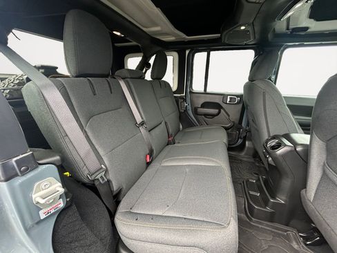 Used 2024 Jeep Wrangler Unlimited image 11