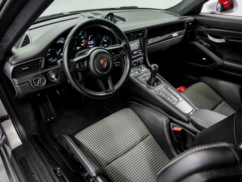 Used 2016 Porsche 911 R RWD image 9