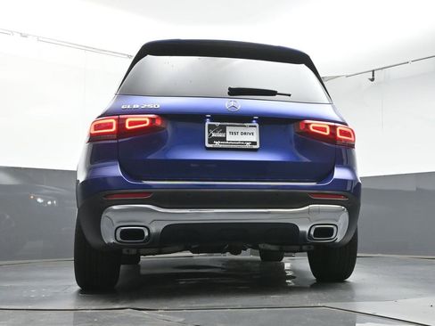 Used 2021 Mercedes-Benz GLB 250 w/ Premium Package image 39