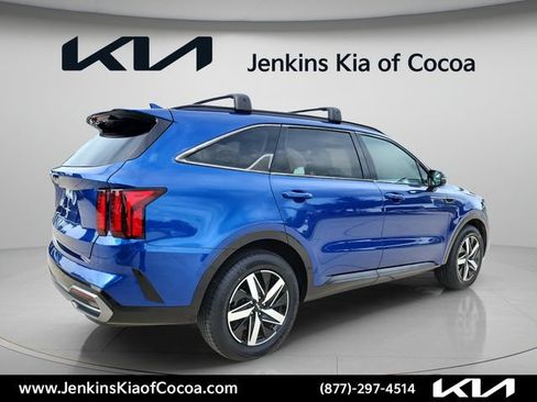 Certified 2023 Kia Sorento S w/ Panoramic Sunroof Package FWD image 4