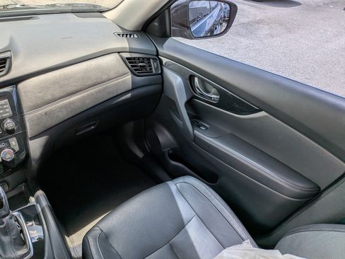 Used 2017 Nissan Rogue SL w/ SL Premium Package FWD image 19