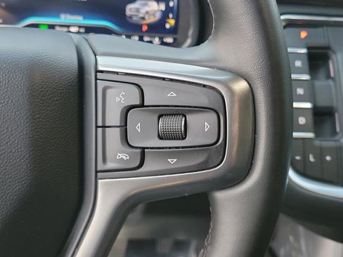 Used 2024 Chevrolet Suburban LT image 30