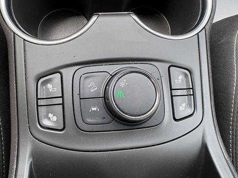 Used 2023 GMC Terrain SLE w/ Driver Convenience Package FWD image 3
