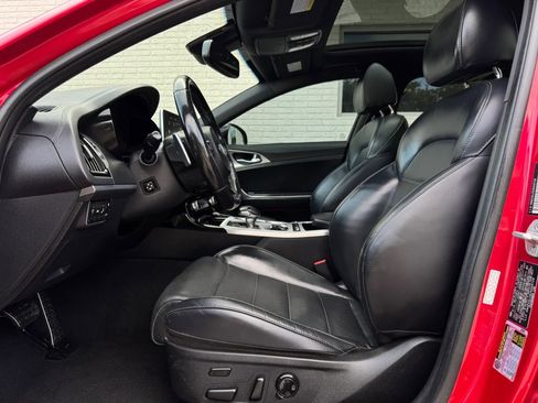 Used 2018 Kia Stinger GT2 RWD image 14