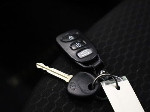 Used 2020 Hyundai Elantra SE w/ Cargo Package (C1) image 25