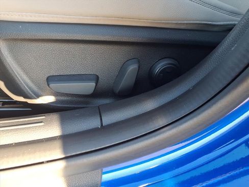 Used 2022 Genesis G70 2.0T image 13