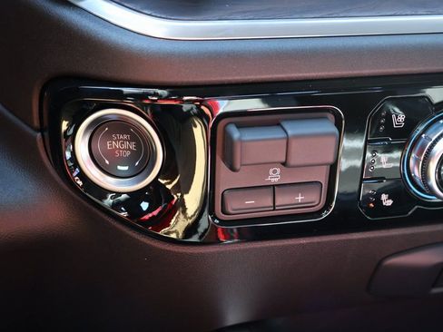 New 2025 GMC Sierra 2500 SLT w/ SLT Premium Package image 24