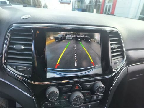 Used 2020 Jeep Grand Cherokee Limited w/ Luxury Group II image 17