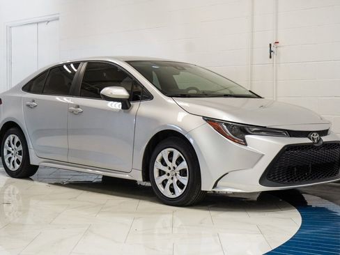 Used 2022 Toyota Corolla LE image 5