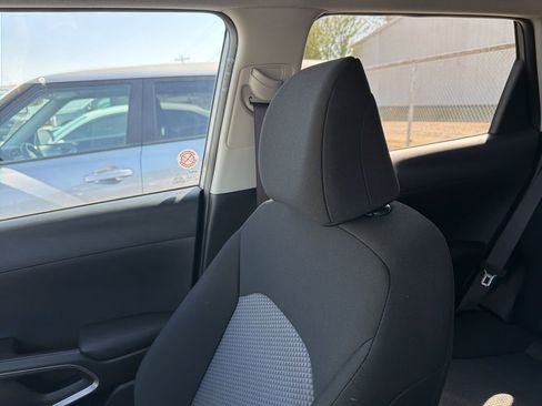 Used 2025 Kia Soul LX w/ LX Technology Package FWD image 32