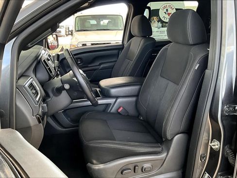 Used 2019 Nissan Titan SV w/ SV Convenience Package image 7