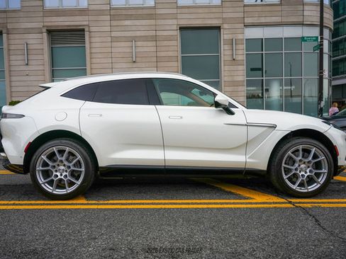 Used 2021 Aston Martin DBX image 9