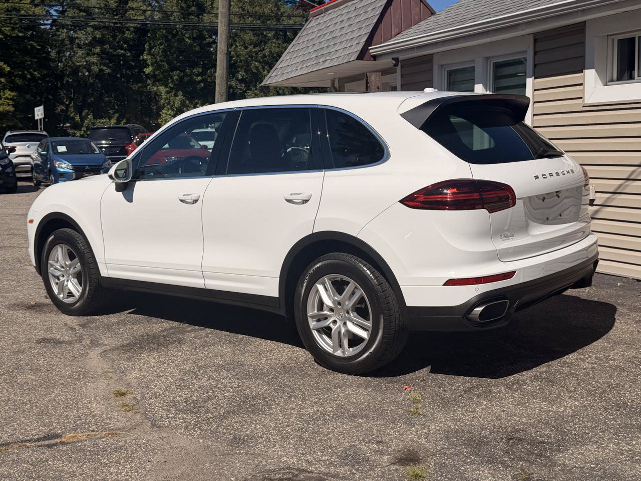 Used 2016 Porsche Cayenne w/ Premium Package AWD/4WD image 5
