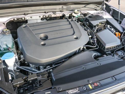 New 2026 Volvo XC40 B4 Plus w/ Climate Package image 38