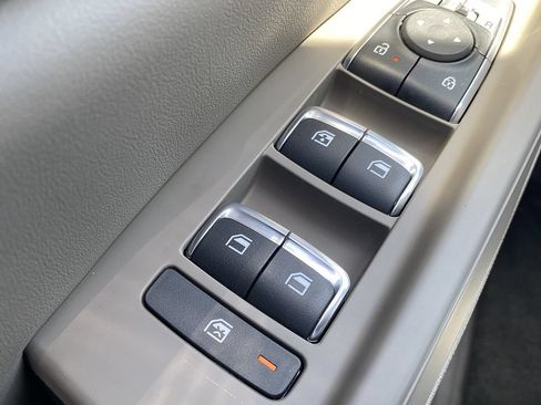 New 2026 Kia Carnival LXS FWD image 11