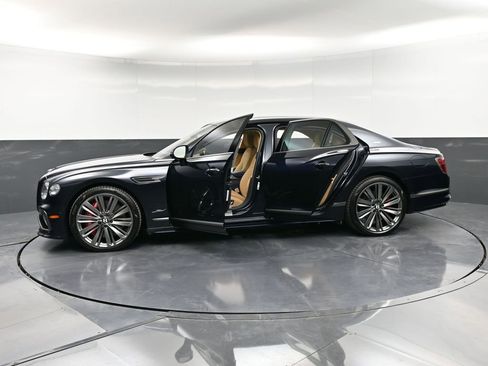 Used 2025 Bentley Flying Spur Plug-In Hybrid image 41