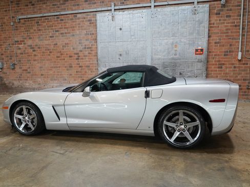 Used 2006 Chevrolet Corvette Coupe w/ Preferred Equipment Group RWD image 10