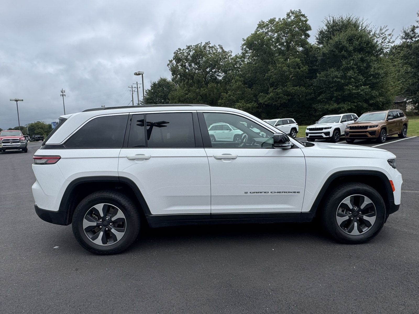 Used 2024 Jeep Grand Cherokee Limited 4xe AWD/4WD image 4