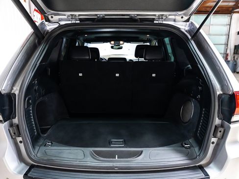 Used 2018 Jeep Grand Cherokee Altitude image 12