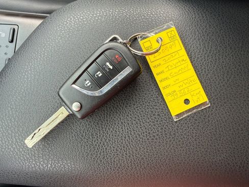 Used 2024 Toyota Camry SE image 41