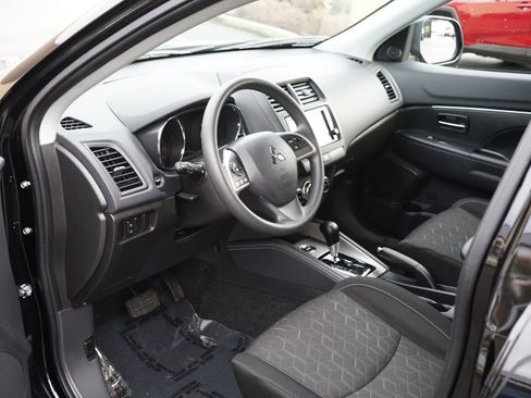 Used 2025 Mitsubishi Outlander Sport ES image 14