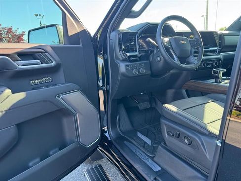New 2026 Chevrolet Silverado 1500 High Country AWD/4WD image 12