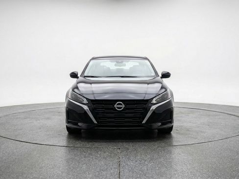 Used 2025 Nissan Altima 2.5 SV image 1