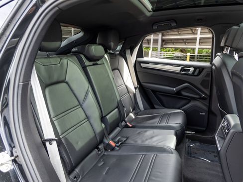 Certified 2023 Porsche Cayenne Platinum Edition w/ Performance Package image 50