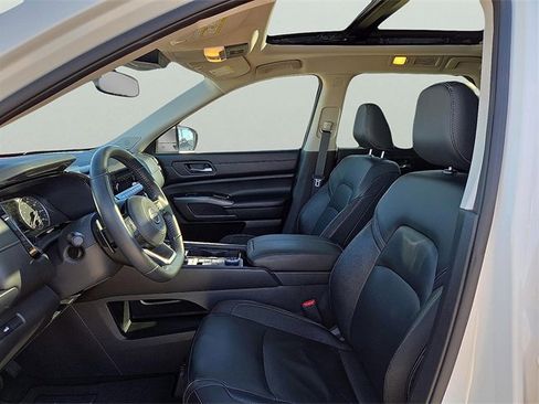 Used 2022 Nissan Pathfinder SL w/ SL Premium Package image 15