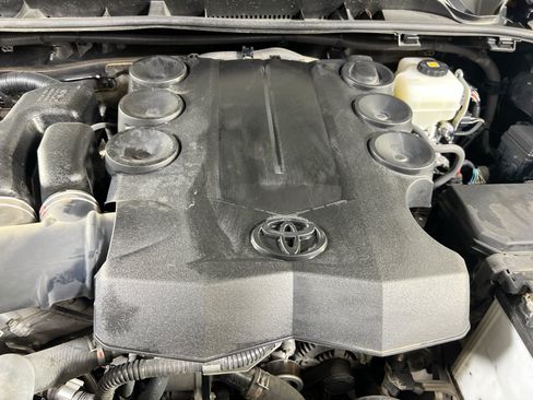 Used 2020 Toyota 4Runner SR5 AWD/4WD image 29
