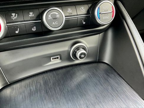 Used 2024 Alfa Romeo Stelvio Sprint AWD/4WD image 16