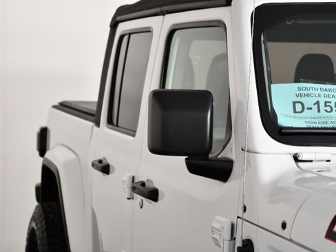Used 2021 Jeep Gladiator Overland AWD/4WD image 14