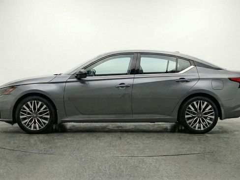 Used 2025 Nissan Altima 2.5 SV image 5