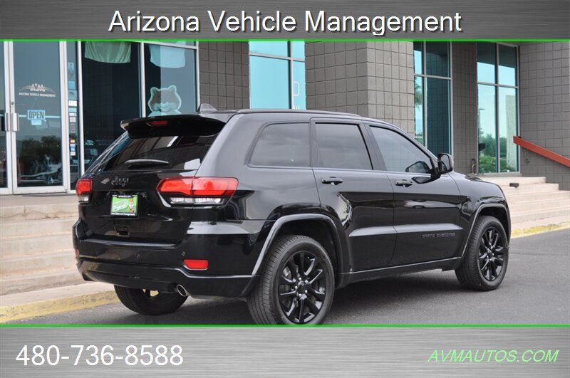 Used 2017 Jeep Grand Cherokee Altitude RWD image 13