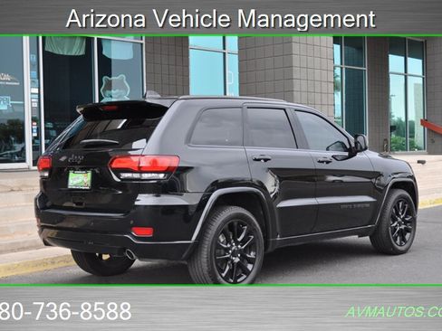 Used 2017 Jeep Grand Cherokee Altitude RWD image 13