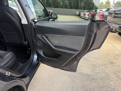 Used 2023 Tesla Model Y AWD image 17