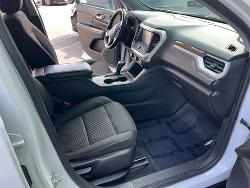 Used 2017 GMC Acadia SLE image 9