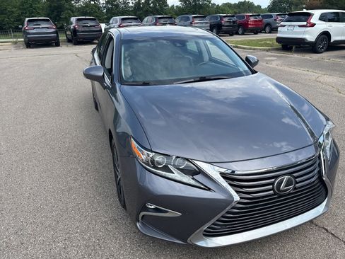 Used 2017 Lexus ES 350 w/ Luxury Package FWD image 16