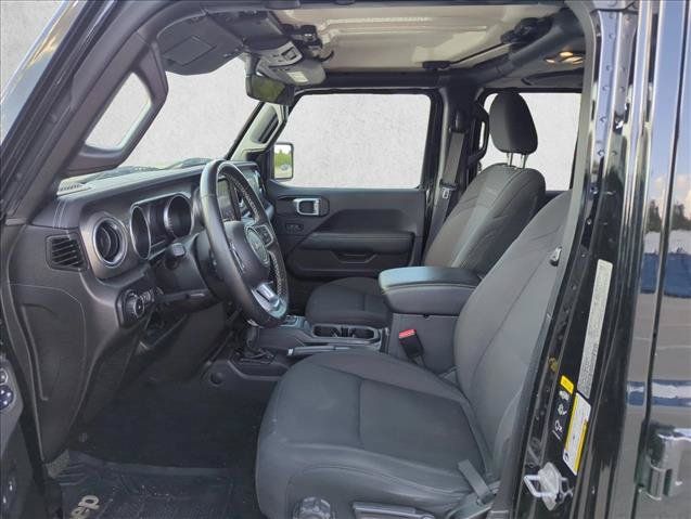 Used 2022 Jeep Wrangler Unlimited Sahara w/ Cold Weather Group AWD/4WD image 15