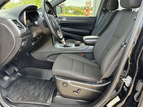 Used 2021 Jeep Grand Cherokee Laredo AWD/4WD image 19