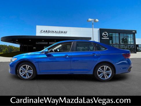 Used 2024 Volkswagen Jetta SE FWD image 3