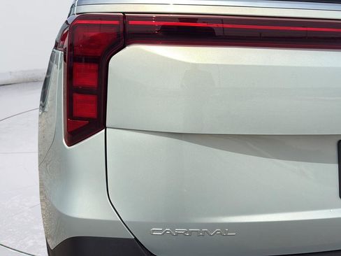 New 2026 Kia Carnival EX FWD image 39