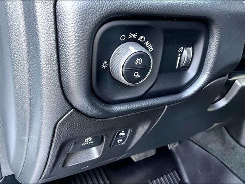 Used 2022 RAM 1500 Big Horn AWD/4WD image 32
