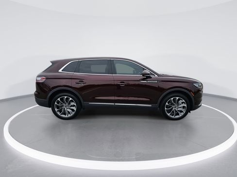 Used 2022 Lincoln Nautilus Reserve w/ Equipment Group 201A image 2