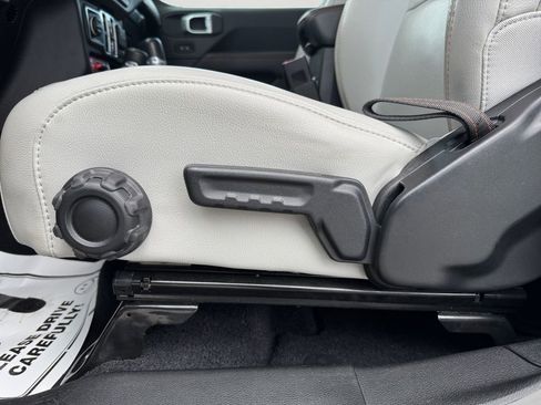 Used 2020 Jeep Gladiator Mojave AWD/4WD image 25