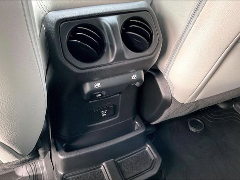 Certified 2022 Jeep Wrangler Unlimited Sahara image 33