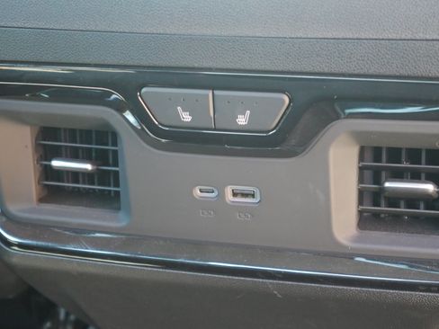 Used 2025 GMC Sierra 2500 AT4 AWD/4WD image 32