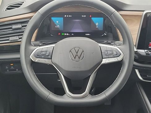 Used 2024 Volkswagen Atlas SE image 21