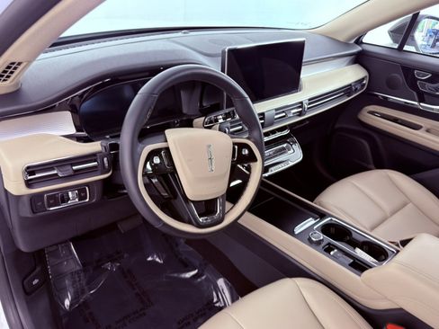 Used 2026 Lincoln Corsair Premiere AWD/4WD image 16
