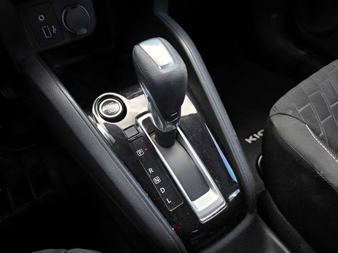 Used 2021 Nissan Kicks S FWD image 19